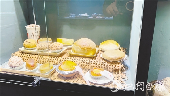 古埠奇石館展出的”下午茶三點(diǎn)三奇石“。