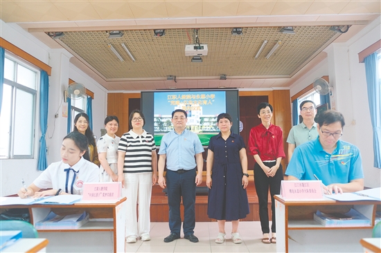 簽約儀式上，雙方簽訂協(xié)議書。