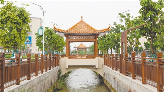 修復(fù)后的涼亭成為周邊居民休閑的好去處。