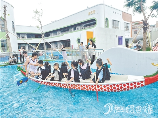 江海區(qū)各級(jí)黨群服務(wù)中心常態(tài)化開展龍舟體驗(yàn)活動(dòng)。