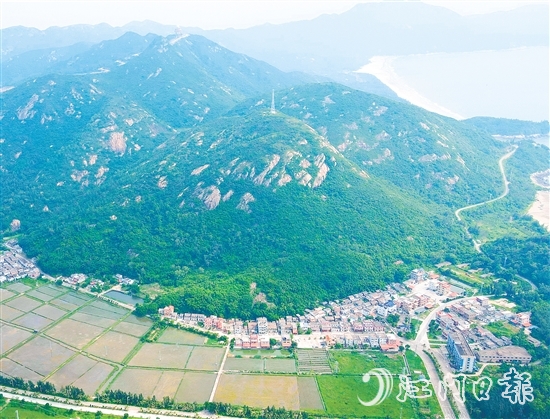 川島鎮(zhèn)飛東村依山傍海，擁有豐富美麗的旅游資源。