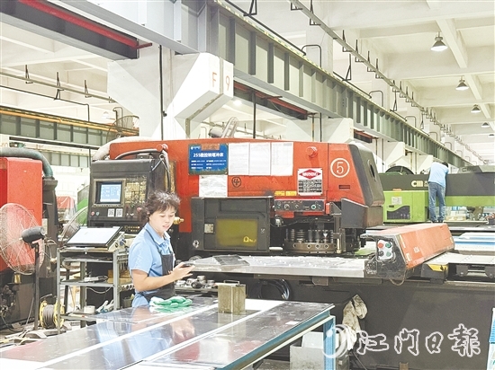 高美空調(diào)生產(chǎn)線經(jīng)過數(shù)字化改造后，生產(chǎn)效率提升顯著，生產(chǎn)流程得到優(yōu)化。