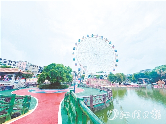 位于三埠文化公園的開平第一個摩天輪正式向公眾開放。