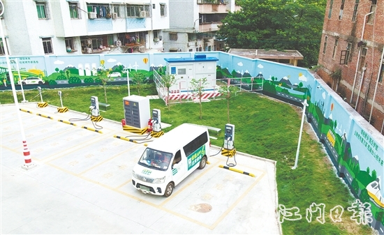 新建的榮匯世家小區(qū)側(cè)充電站設(shè)施方便快捷，環(huán)境干凈整潔。