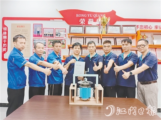 獲得國(guó)家實(shí)用新型專利的一種加捻機(jī)使用電機(jī)的拆卸裝置，由銀都拉瑪?shù)囊痪€員工和技術(shù)骨干等共同完成。