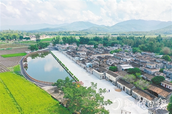 四九鎮(zhèn)東方村以產(chǎn)業(yè)融合發(fā)展新范式、文旅融合新地標(biāo)、生態(tài)宜居新標(biāo)桿的三重蝶變，繪就產(chǎn)業(yè)興、生態(tài)美、百姓富的鄉(xiāng)村振興新圖景。