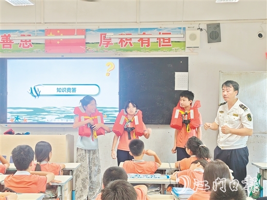 防溺水宣傳走進(jìn)那吉鎮(zhèn)中心小學(xué)。