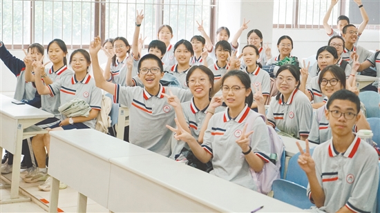 景賢學(xué)校學(xué)生：“我們考完啦！”