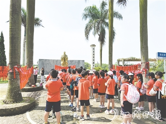 恩平歇馬學院以研學教育為核心紐帶，構建“文化傳承為魂、教育實踐為基、產(chǎn)業(yè)融合為體、新媒體傳播為翼”的全鏈條發(fā)展模式，打造鄉(xiāng)村文化研學高地。