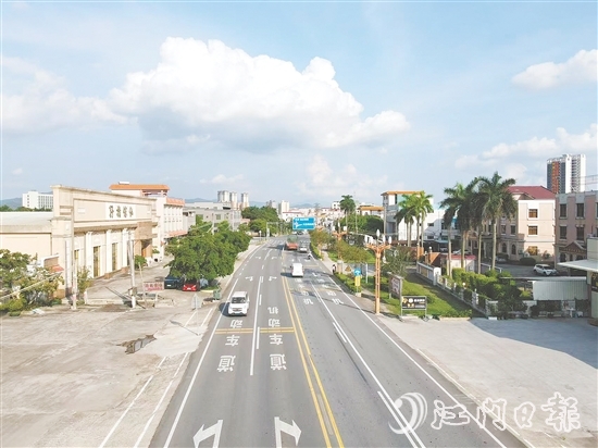 大江鎮(zhèn)人大代表助推民生實(shí)事項(xiàng)目建設(shè)跑出“加速度”，圖為實(shí)施風(fēng)貌帶升級(jí)的國(guó)道G240線廊道整治工程。