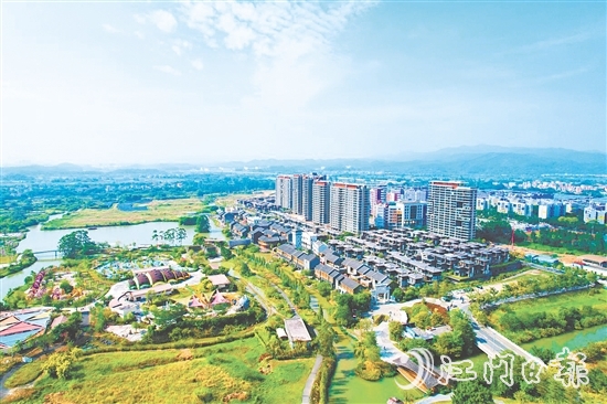 古勞鎮(zhèn)雙橋村將約43公頃（645畝）耕地及魚塘對接華僑城古勞水鄉(xiāng)景區(qū)發(fā)展魚耕農(nóng)旅項目，每年村、組兩級收入達225萬元。圖為古勞水鄉(xiāng)景區(qū)。