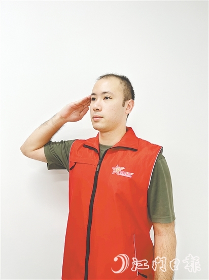 曾煥鴻用315小時(shí)的志愿服務(wù)時(shí)長，在基層一線寫下了退役軍人的擔(dān)當(dāng)。
