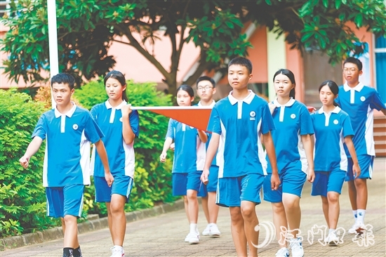 怡霖學(xué)校致力于培養(yǎng)學(xué)生擁有健全人格、社會(huì)責(zé)任感與家國(guó)情懷。