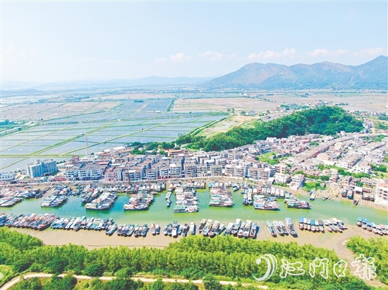 汶村鎮(zhèn)橫山村這個(gè)昔日漁港舊村如今產(chǎn)業(yè)興旺、生態(tài)宜居、鄉(xiāng)風(fēng)文明，走出一條可復(fù)制的鄉(xiāng)村振興“橫山路徑”。