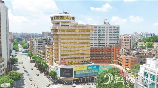 新僑都旋轉(zhuǎn)西餐廳的熱度不亞于當年。
