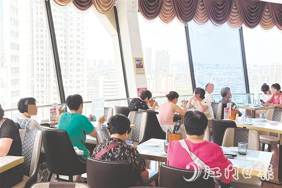 新僑都旋轉(zhuǎn)西餐廳得到江門人的認可。