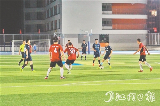 參賽球員斗志昂揚、全力拼搏。