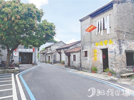 過去閑置的古樸青磚屋掛上了商鋪招牌，以新面貌迎接來客。