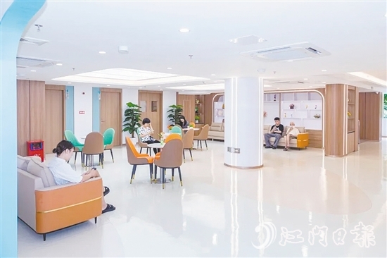 新會區(qū)人民醫(yī)院口腔中心于今年6月投入使用。