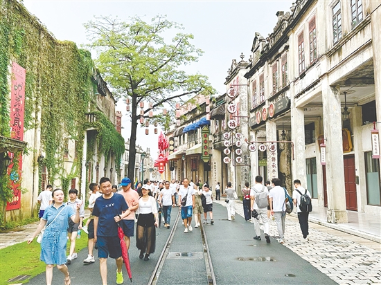 深中通道通車以來，我市旅游景區(qū)港澳游客增多。