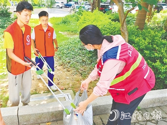 圭峰會城凝聚社會各方力量，參與人居環(huán)境集中整治攻堅(jiān)行動，共建美麗家園。