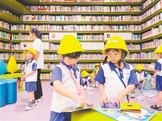 如今，“無負(fù)今日”書房遍布城鄉(xiāng)，成為江門的時尚閱讀空間。