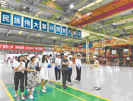 實(shí)踐團(tuán)參觀中車廣東軌道交通車輛有限公司。