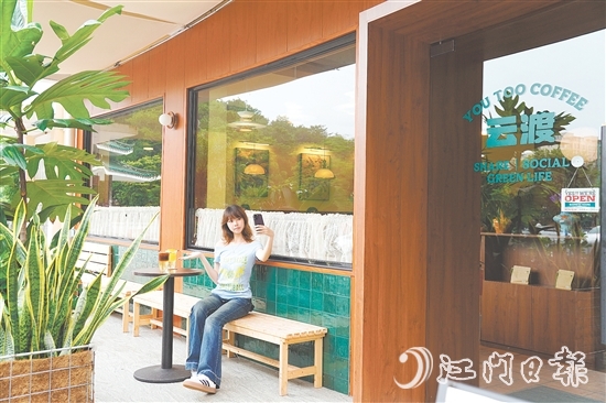 “云渡咖啡”以法式自然風(fēng)為設(shè)計(jì)基調(diào)，隨便一拍，都是森系電影大片的感覺。