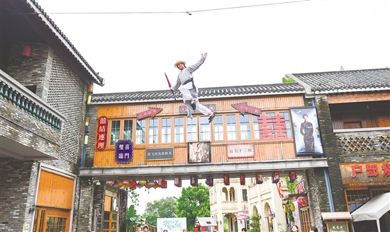 江門古勞水鄉(xiāng)旅游區(qū)《黃飛鴻與十三姨》表演。