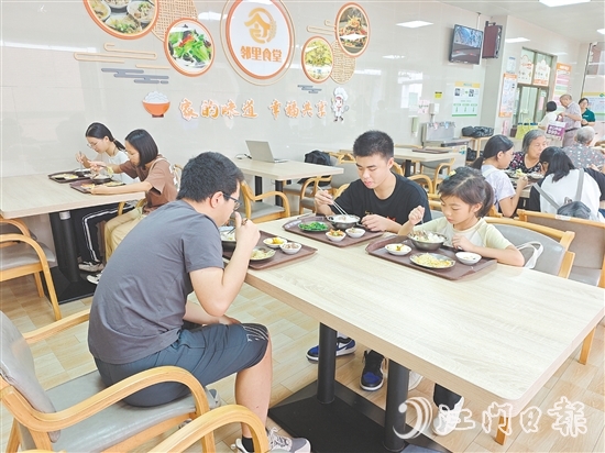 禮樂鄰里食堂開啟“全齡友好”模式，吸引不少年輕人前往。
