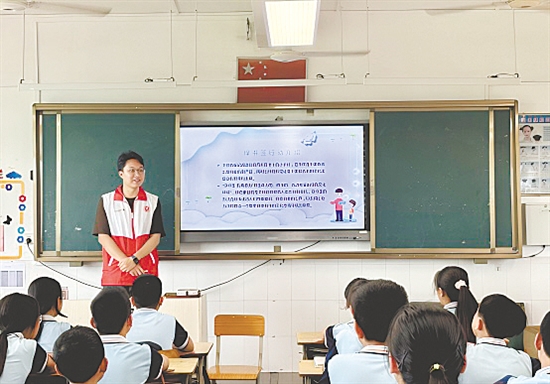 臺(tái)山市廣泛開(kāi)展“綠書(shū)簽”主題系列宣傳活動(dòng)，為未成年人健康成長(zhǎng)，筑牢文化安全防火墻。