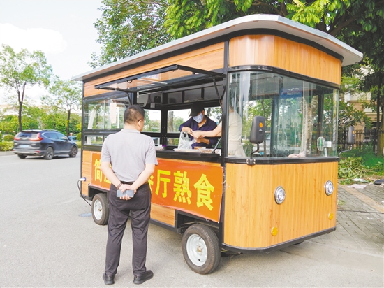 私房菜餐館購置外賣車銷售熟食。
