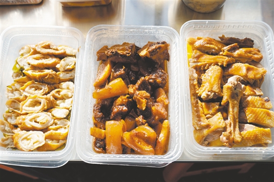 外擺菜品豐富。