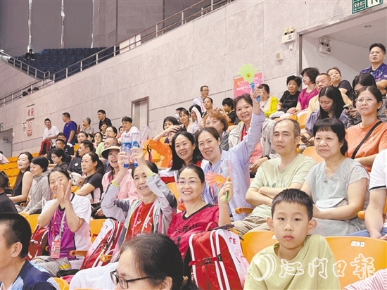 比賽吸引了全國各地的球迷前來。