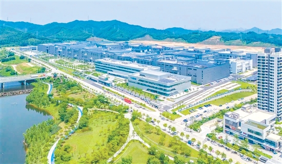 新會(huì)智造產(chǎn)業(yè)園鳳山湖園區(qū)專(zhuān)注建設(shè)儲(chǔ)能電池和電池組件生產(chǎn)基地。