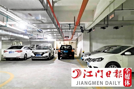 產(chǎn)權(quán)車位買賣交易手續(xù)與商鋪的交易手續(xù)一樣。
