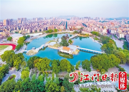 鶴山城市面貌提質(zhì)升級(jí)。圖為鶴山北湖公園。