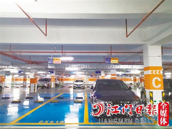 部分開發(fā)商對車位進行大力促銷。