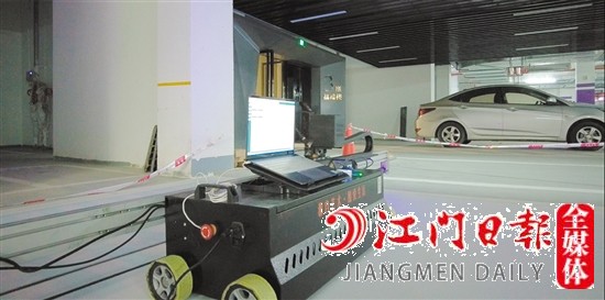 通過這臺機(jī)器，車位將穿上“新衣”。