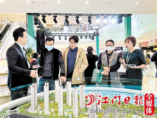 城市展廳的開(kāi)放，吸引不少市民前來(lái)了解項(xiàng)目詳情。