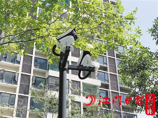 天睿居小區(qū)內(nèi)設(shè)有高空拋物攝像頭。