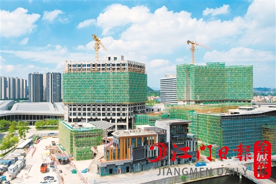 濱江新區(qū)大型商業(yè)配套保利時(shí)光匯正在如火如荼建設(shè)中。