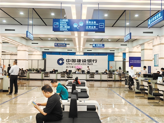去年我市住房公積金繳存金額突破70億元，惠及越來(lái)越多職工。