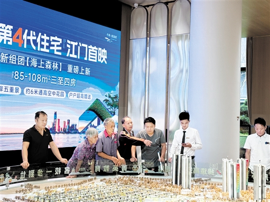 不少樓盤促銷優(yōu)惠力度較大，吸引市民目光。