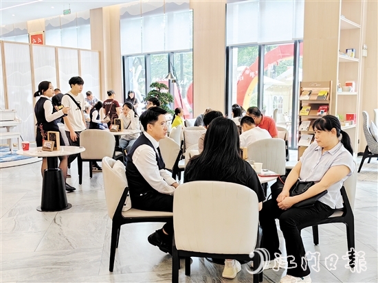 新政對房貸利率及首付比例的調(diào)整，減輕了購房者的負擔(dān)。