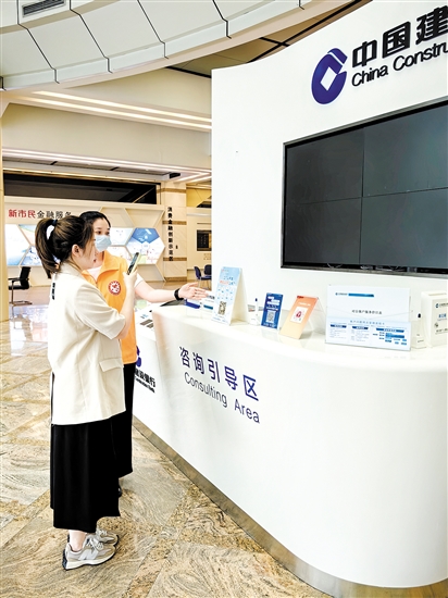 公積金貸款利率調(diào)整后，吸引更多市民辦理。