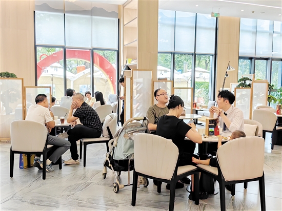7月，高品質(zhì)樓盤的熱銷帶動了市場的活躍度。