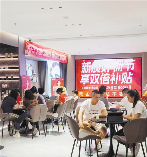 在江門一些家具店，補貼宣傳隨處可見。