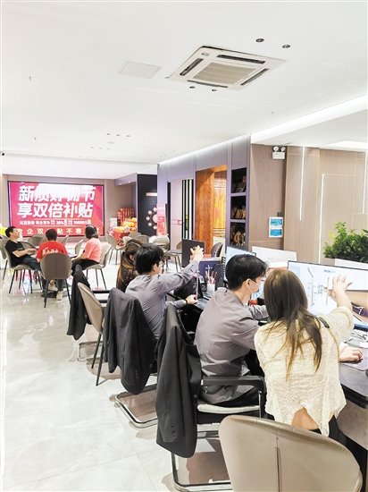 許多消費者咨詢活動內(nèi)容。