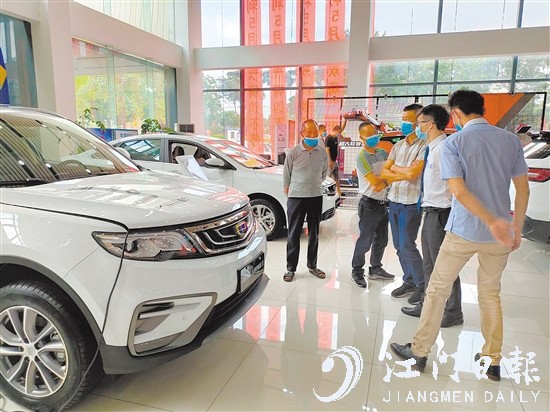 今年上半年，江門(mén)市區(qū)消費(fèi)者買(mǎi)車(chē)熱情高。